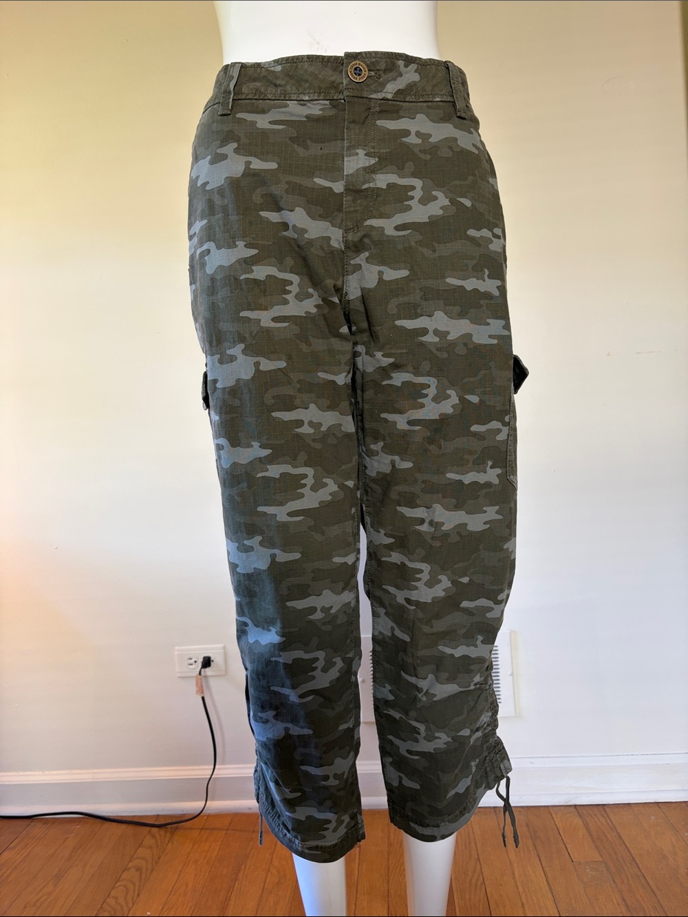 NWT ! Eddie Bauer RIPSTOP Olive Camouflage Cargo Capris 14 - Picture 4 of 10
